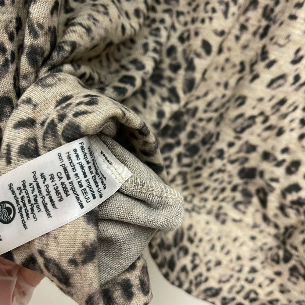 NWT✨anthropologie Sundry Leopard Cozy Hoodie - Picture 7 of 12